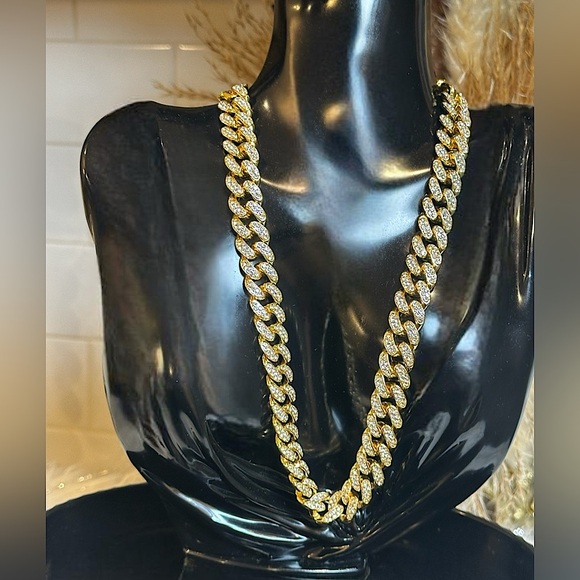 NIB-18.5” Stainless Steel Cuban Link Chain (Silver Sold Out) - Picture 3 of 13